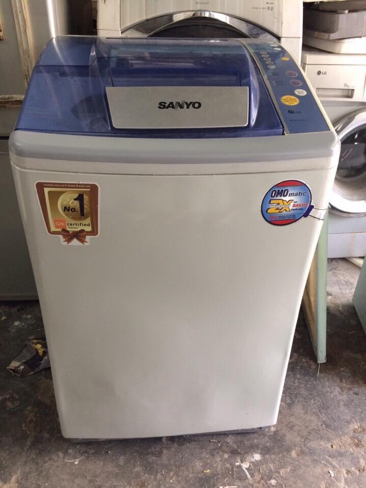 Máy giặt Sanyo 6,8kg lòng nghiêng mới 95%