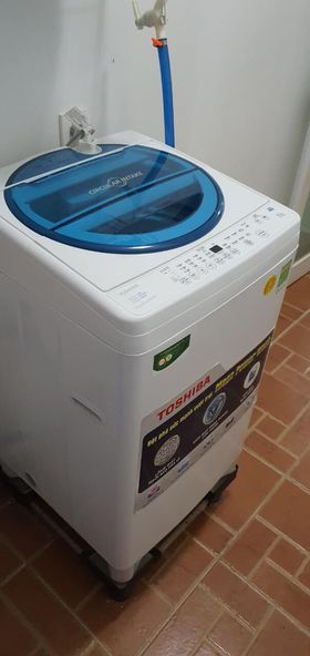 Máy giặt Toshiba (8.2kg) đời mới + tặng kèm chân đế
