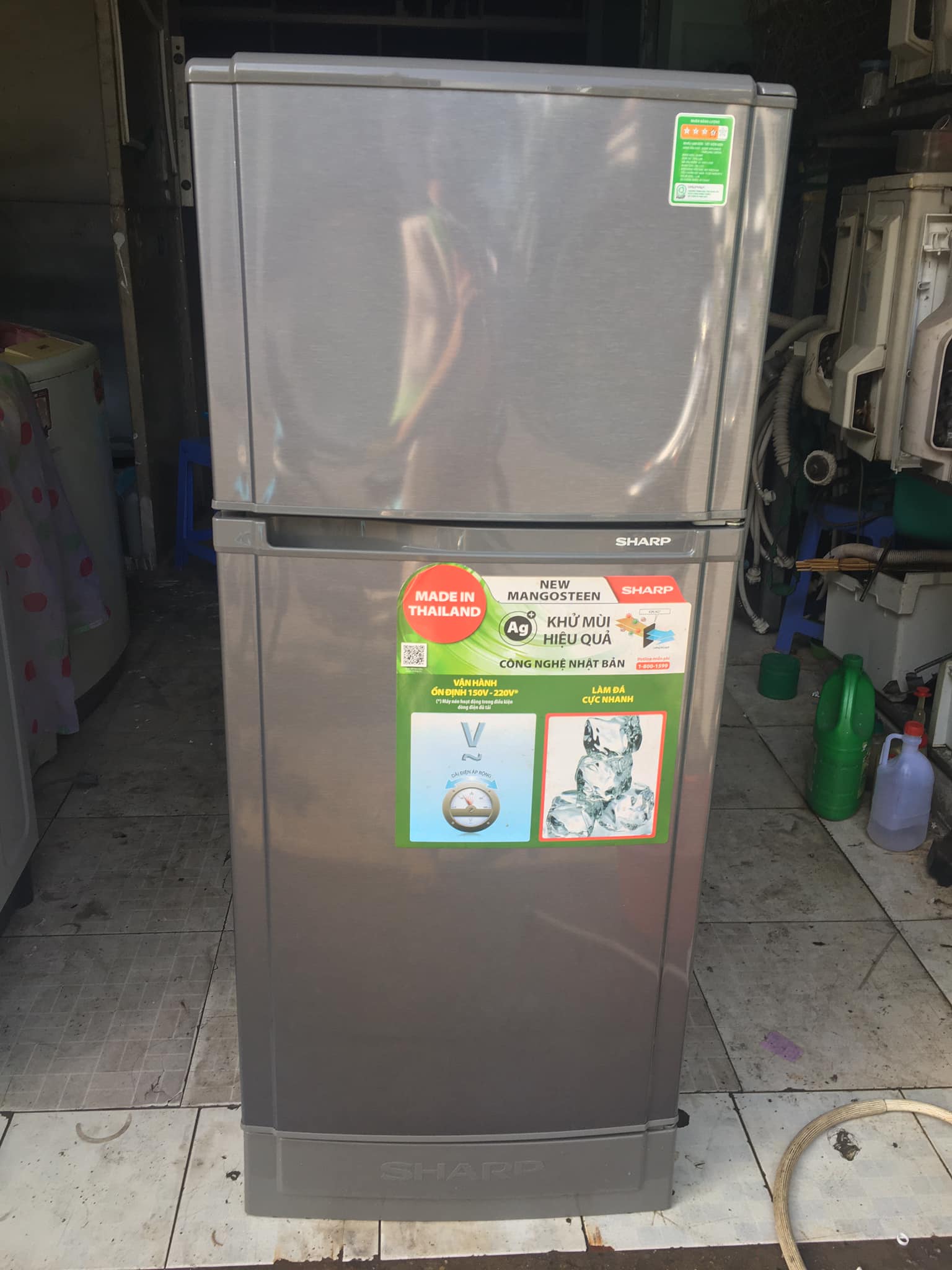 Tủ lạnh SHARP (165 lit) Ít hao điện,làm đá nhanh, khử mùi hiệu quả