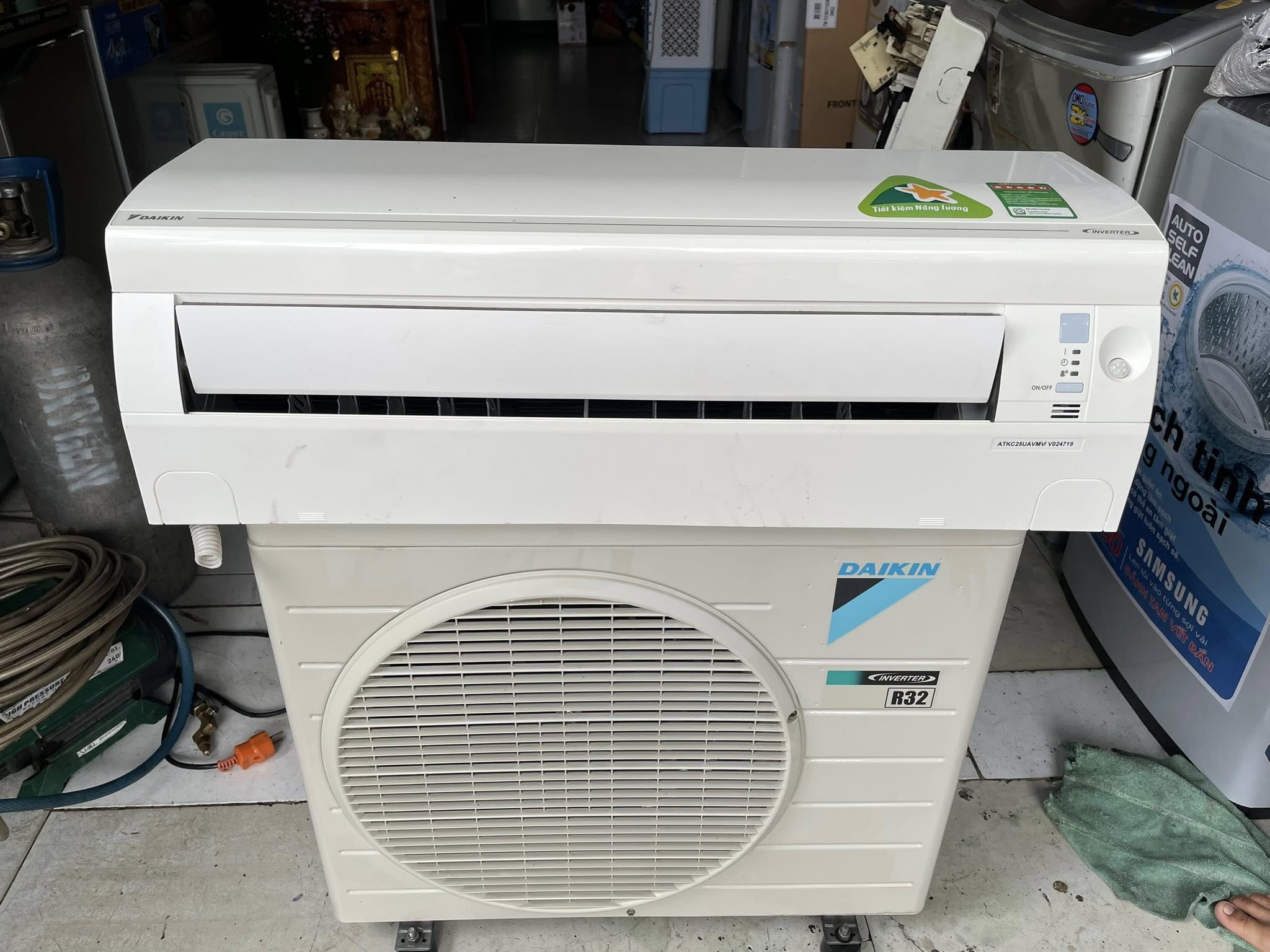 Máy lạnh Daikin (1HP) Inverter tiết kiệm điện năng tiêu thụ, MỚI 95%