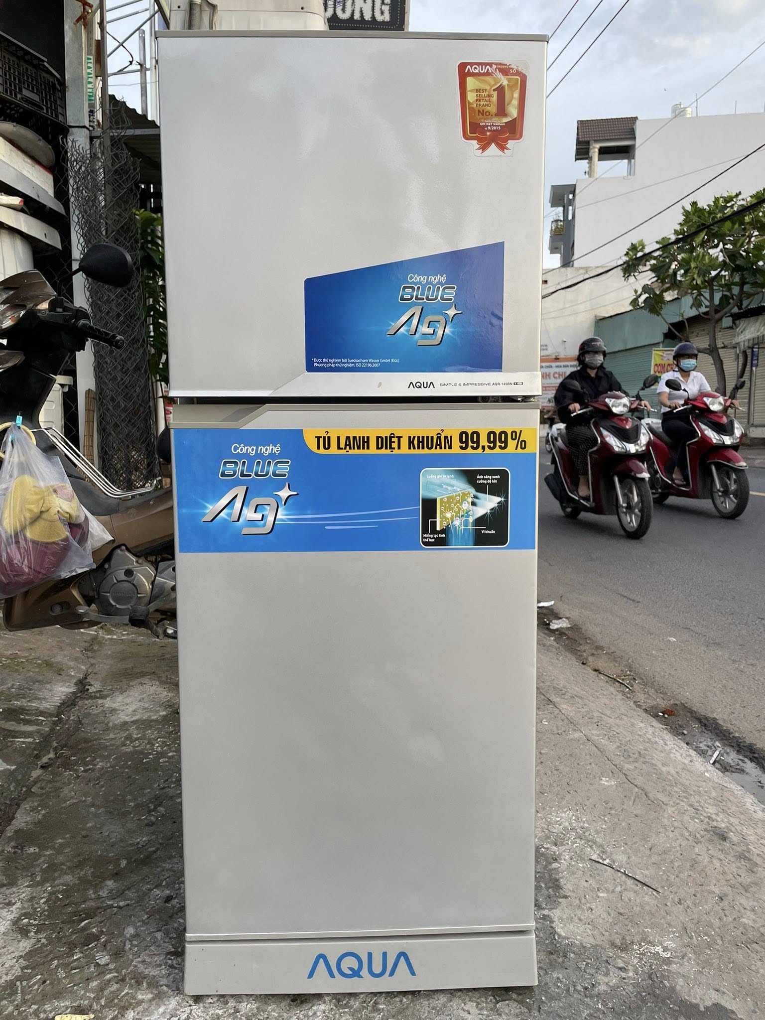 Tủ lạnh AQUA  (143 lít) nhẹ điện , xài bền