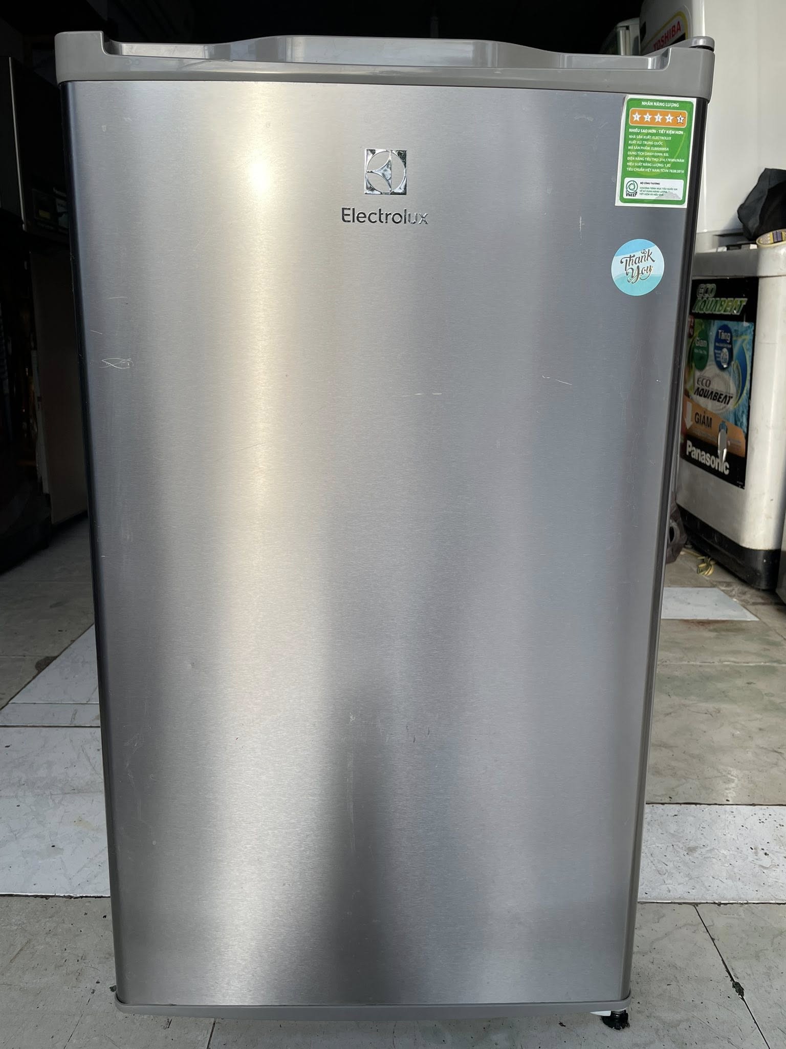 Tủ lạnh ELECTROLUX (92 LÍT) tiết kiệm điện, mới 90%