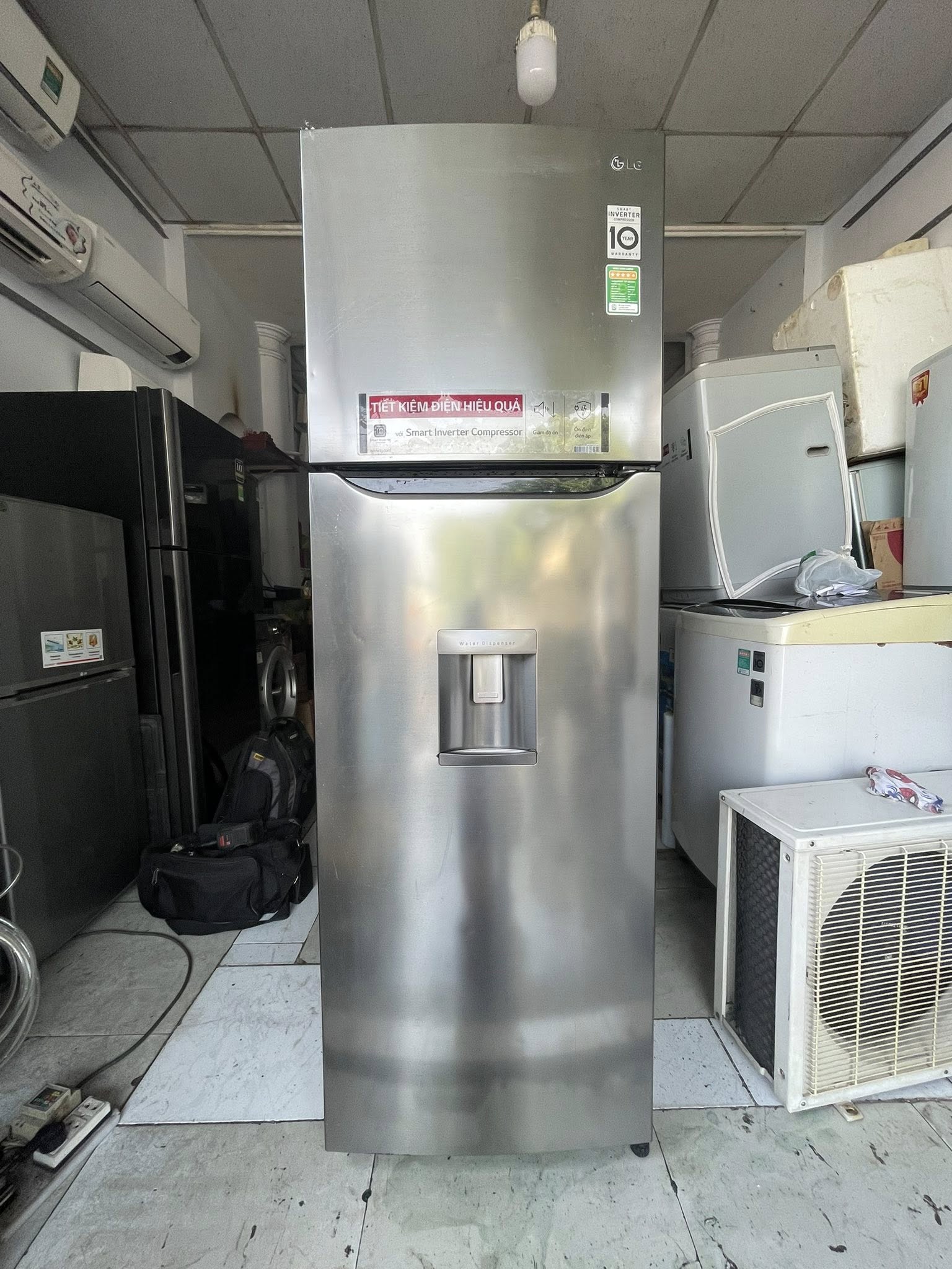 Tủ lạnh LG (255 lít) tiết kiệm điện, lấy nước ngoài