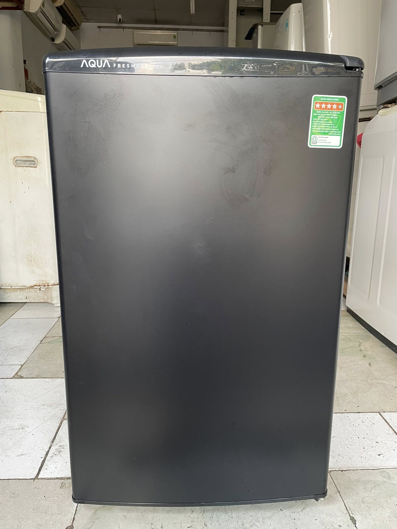 Tủ lạnh mini tiết kiệm điện Aqua (93 lít)