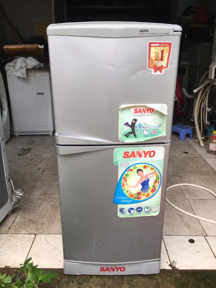 Tủ lạnh Sanyo (123lít) không đóng tuyết ( nguyên zin)