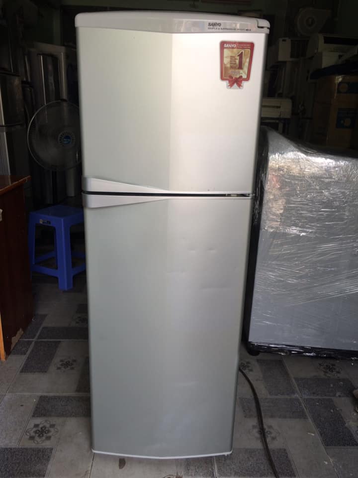 Tủ lạnh Sanyo 145 lít đóng tuyết mới 95%