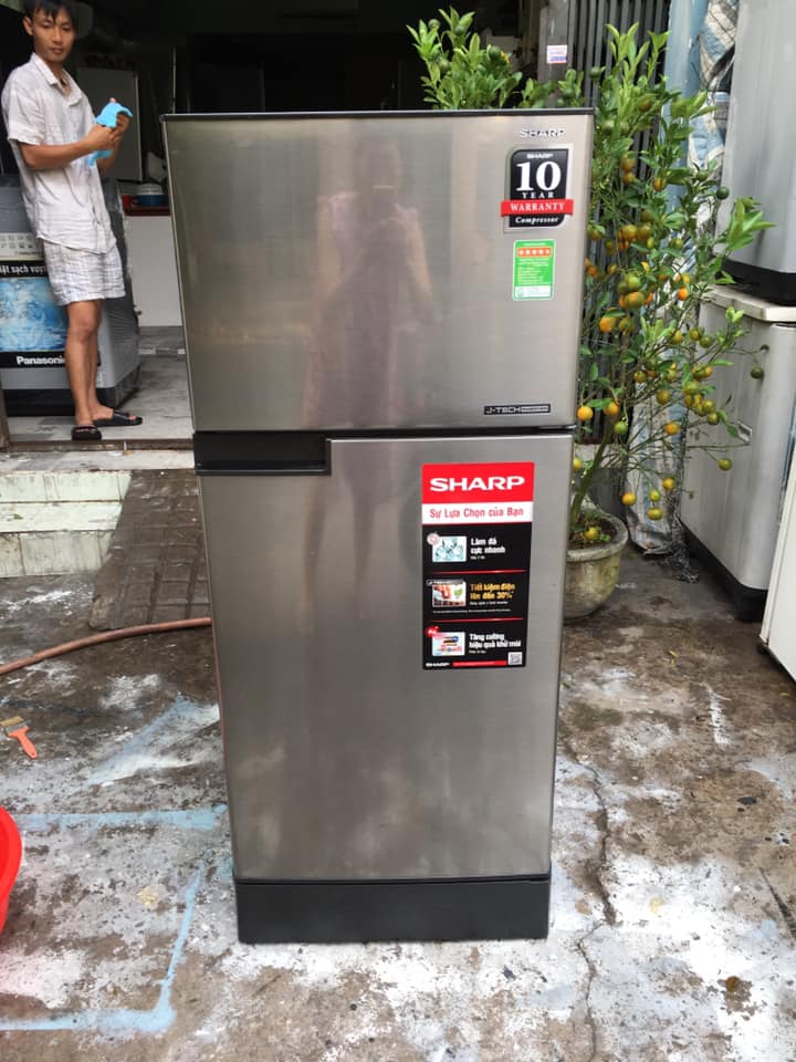 Tủ lạnh Sharp (165 lít) Inverter Không đóng tuyết