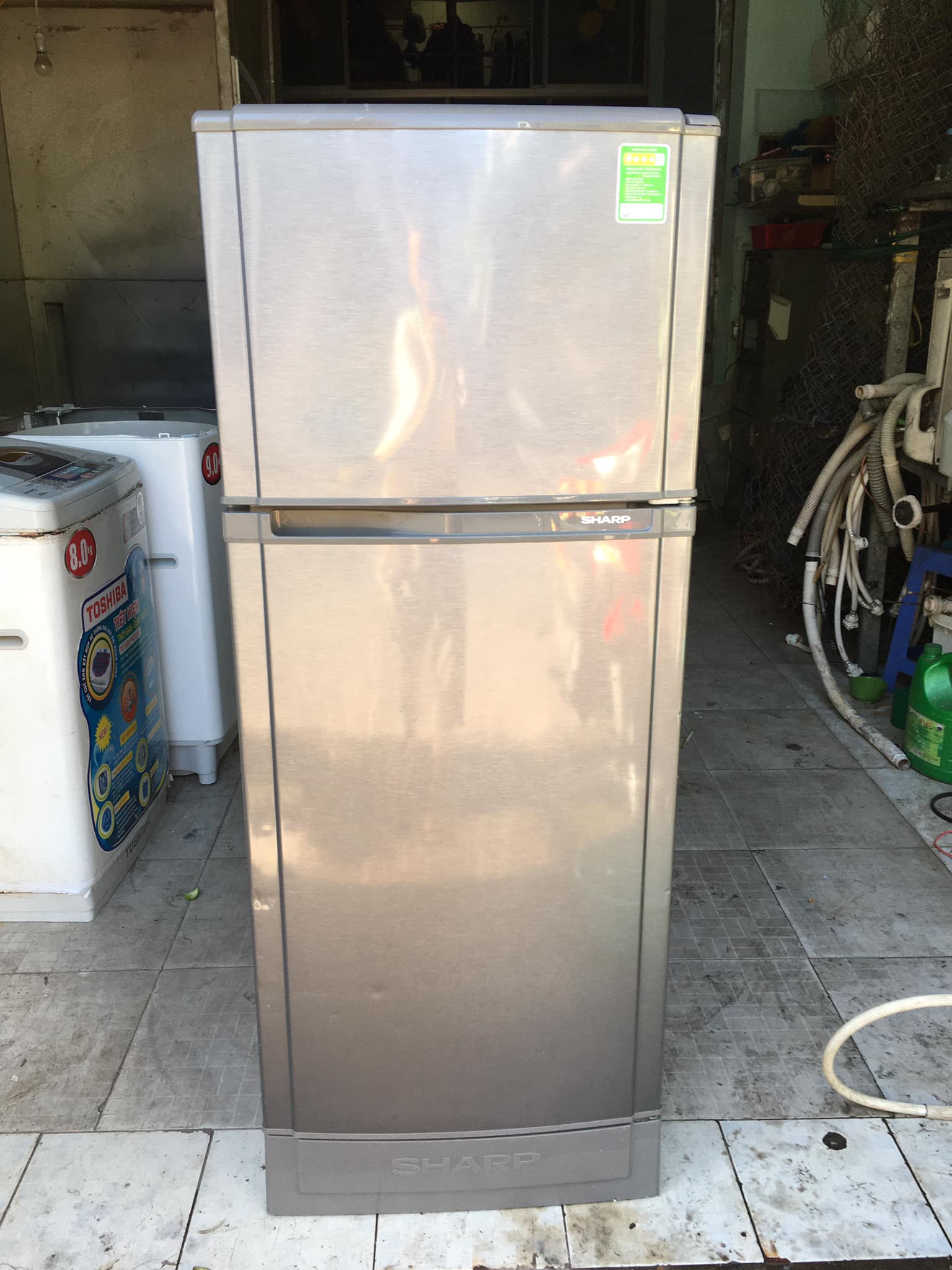 Tủ lạnh Sharp (180 lít) không đóng tuyết